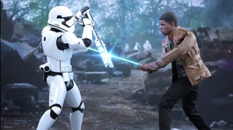 [Hot Toys] Finn &  Stormtrooper First Order Riot Control