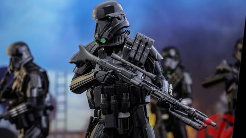Hot Toys Sixth Scale Figures: Death Trooper 