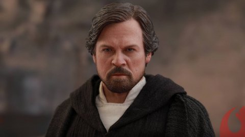 Hot Toy dvoile sa figurine de Luke Skywalker sur Crait