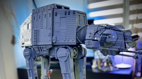 Tous les détails sur la construction du Lego UCS AT-AT