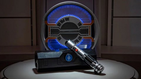 Hôtel Galactic Starcruiser – Un sabre laser LEGACY Exclusif !